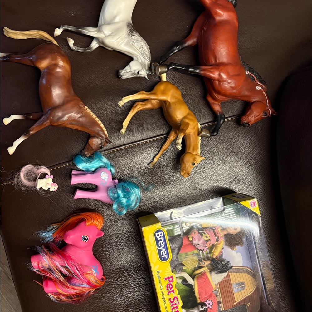 Breyer Kids Toy Horse Playset with Assorted Horses
